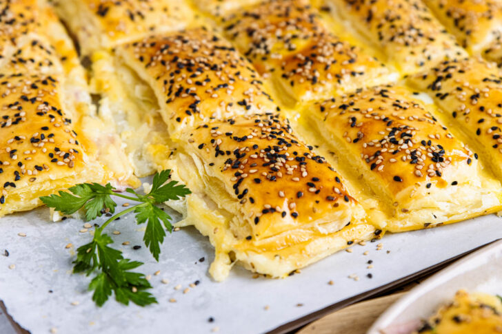 Gefüllte Blätterteigtaschen mit Schinken-Käse