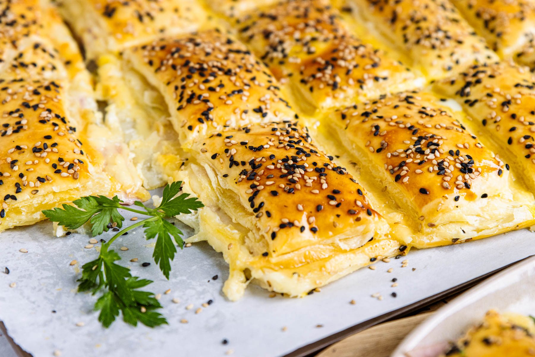 Gefüllte Blätterteigtaschen mit Schinken-Käse