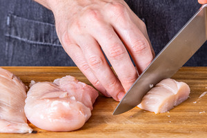 Hähnchen schneiden