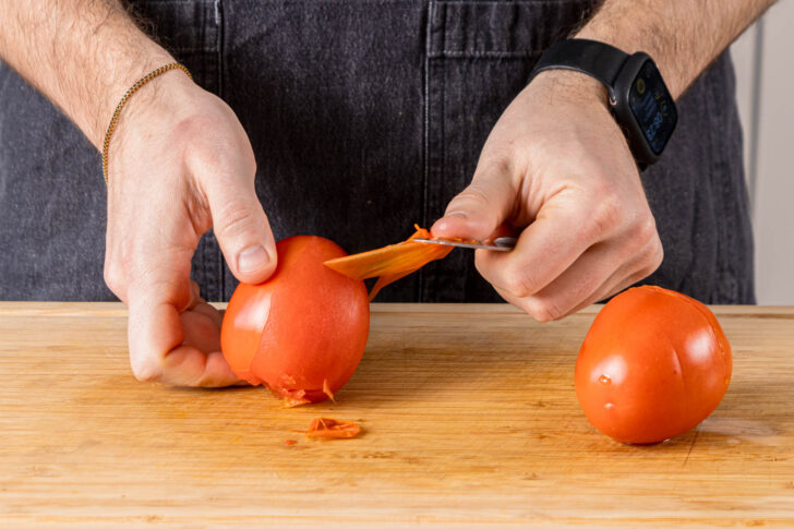 überbrühte Tomaten schälen