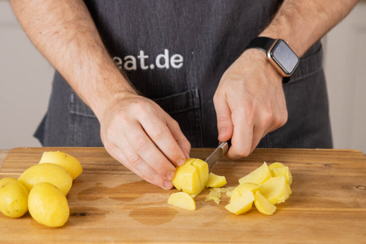 Kartoffeln klein schneiden