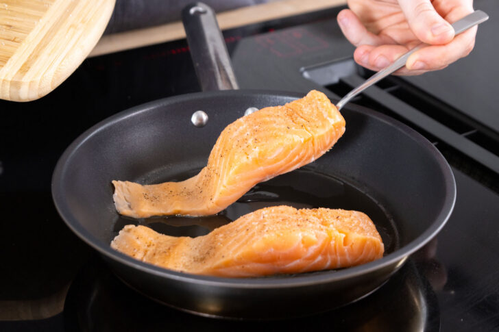 Lachs anbraten