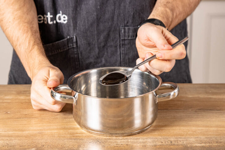 Ahornsirup zum Kokosöl geben