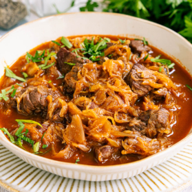 Gulasch mit Sauerkraut