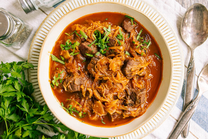 Gulasch mit Sauerkraut