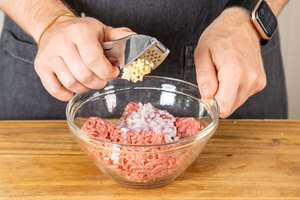 Knoblauch pressen