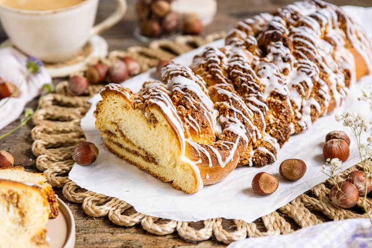 Hefezopf mit Nussfüllung