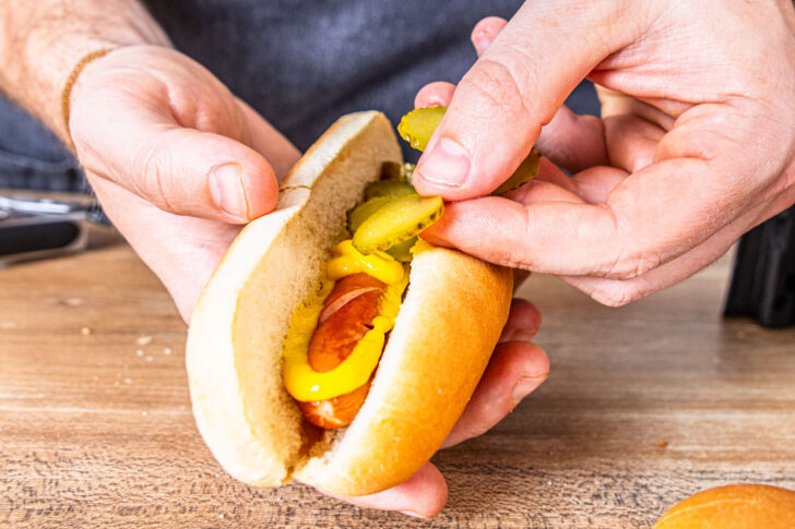 Hot Dogs aus dem Airfryer füllen