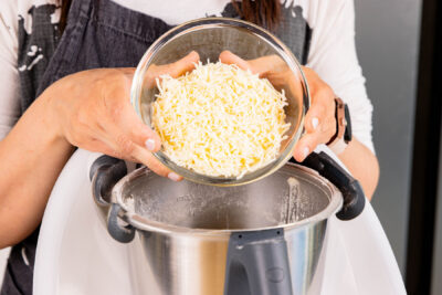 Käse in den Thermomix® geben