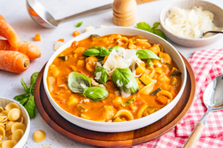 Minestrone: Italienische Gemüsesuppe