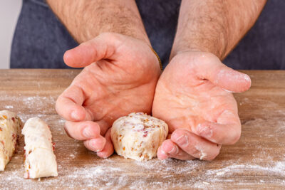 Pizzabrötchen mit Quark formen