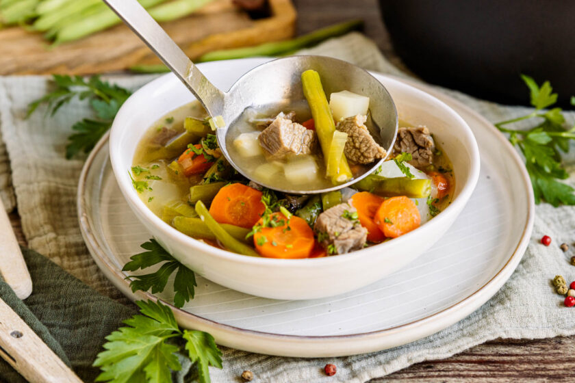 Rindfleischsuppe mit Gemüse