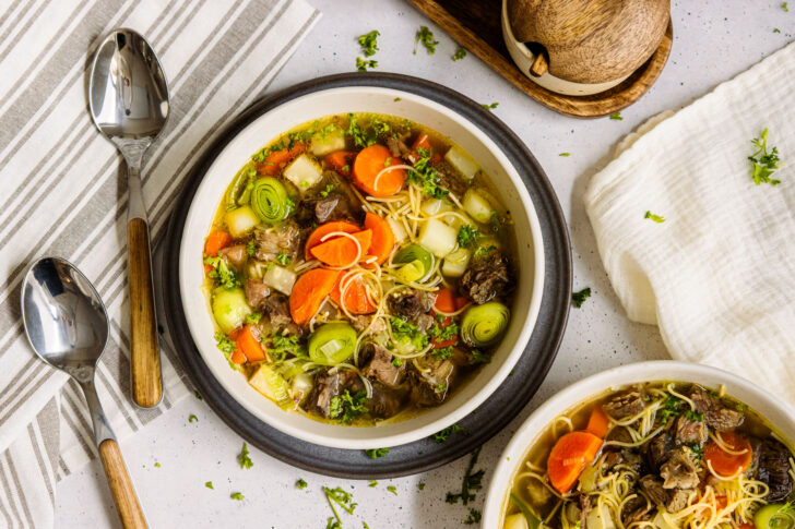 Rindfleischsuppe von der Beinscheibe