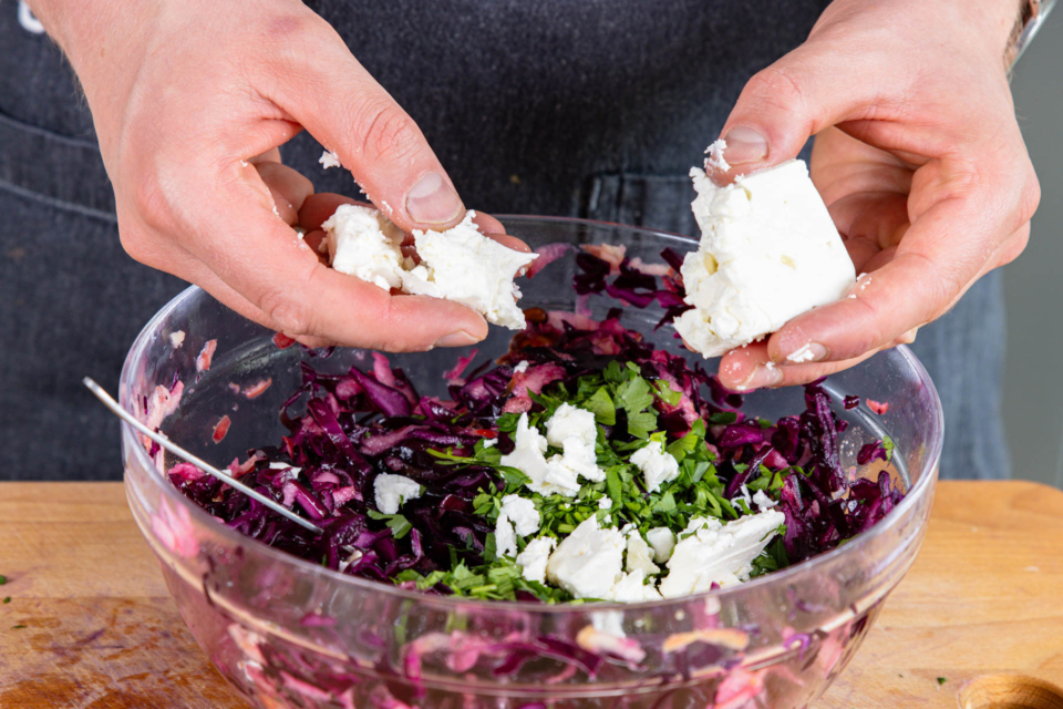 Rotkohlsalat mit Feta | Rezept