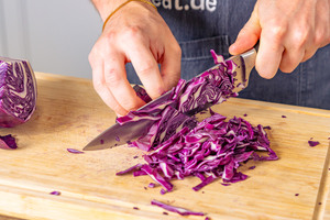 Rotkohl schneiden