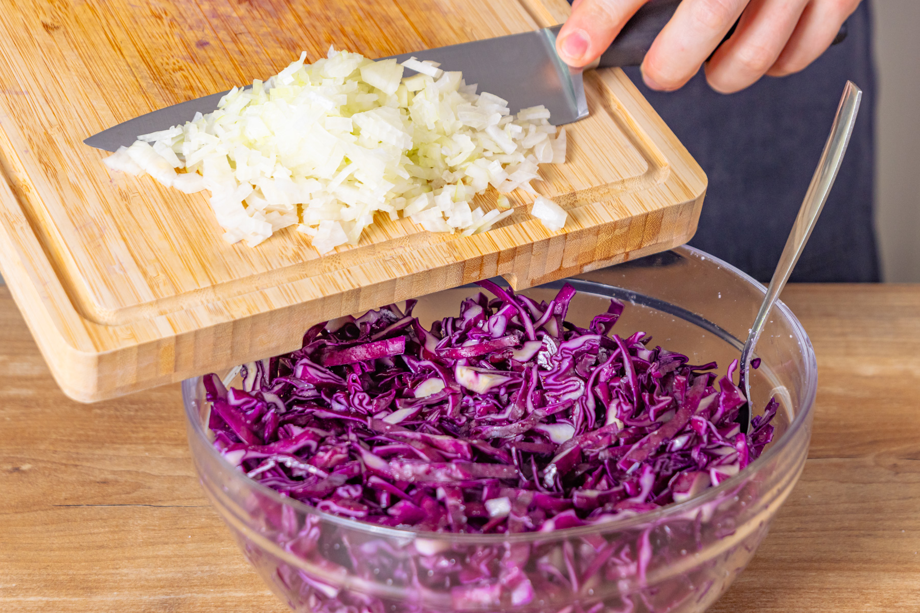 Einfacher Rotkohlsalat mit Dressing nach Großmutters Art | Rezept