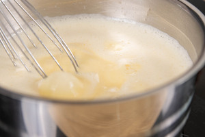 Ei-Milch-Mischung aufkochen
