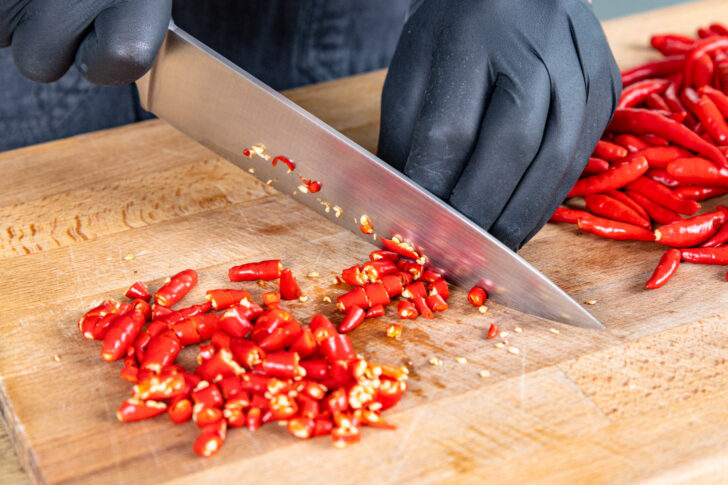 Chillis klein schneiden