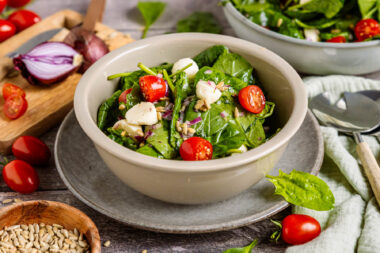 Spinatsalat mit Mozzarella
