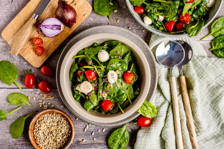 Spinatsalat mit Mozzarella