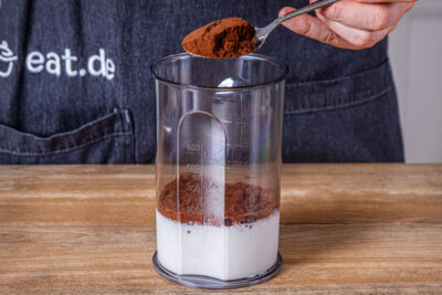 Kakao zur Milch geben