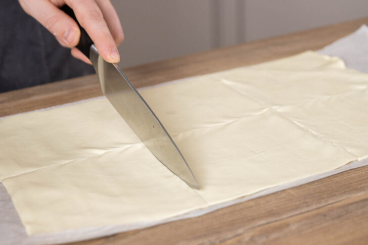 Blätterteig in 6 Stücke schneiden