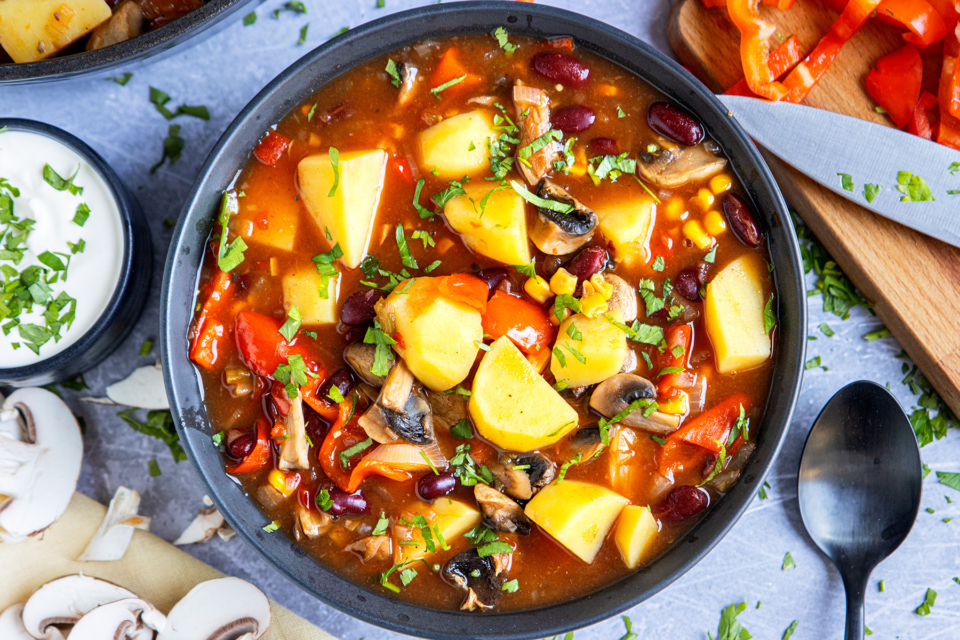 Vegetarischer Eintopf: Leckere Gemüsevielfalt in einem Topf Vegetarischer Eintopf: Leckere Gemüsevielfalt in einem Topf