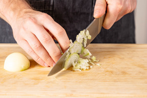 Zwiebel schneiden