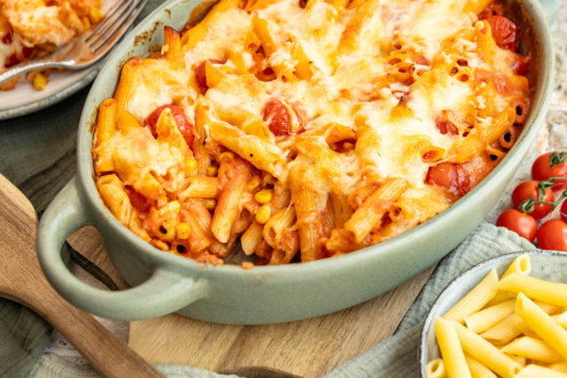 Vegetarischer Mangoldauflauf mit Penne und Tomaten | Rezept - eat.de