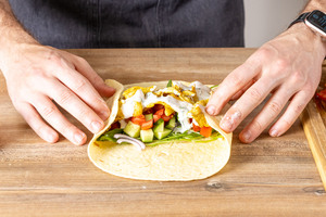 Seiten des Wraps einklappen