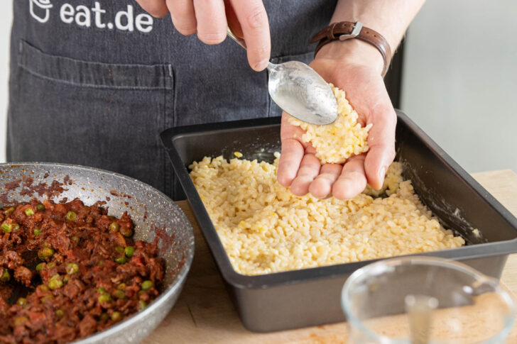 Reis in der Hand formen