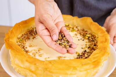 Baklava Cheesecake dekorieren
