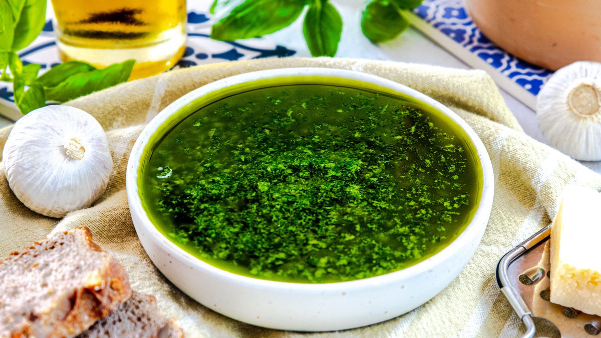 Basilikumpesto ohne Pinienkerne | Rezept