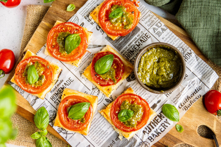 Blätterteig-Tomaten-Quadrate