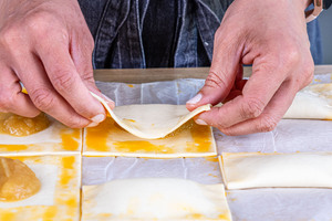 Blätterteigtaschen falten
