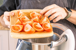 Tomaten im Thermomix® klein schneiden