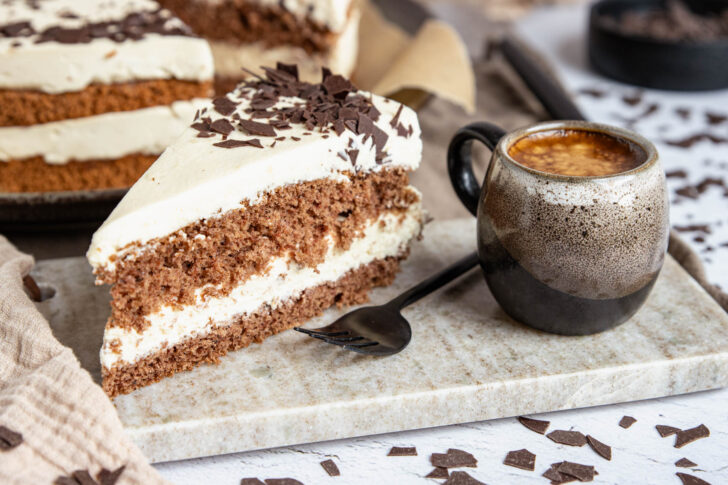 ein Stück Cappuccino Torte
