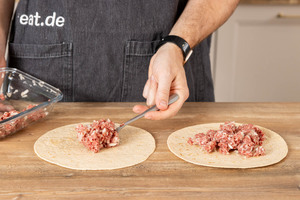 Wraps mit Hackfleisch belegen