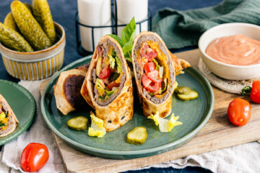 Fertige Cheeseburger-Wraps