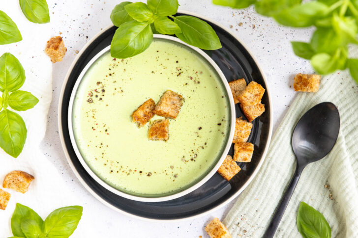 Cremige Basilikumsuppe