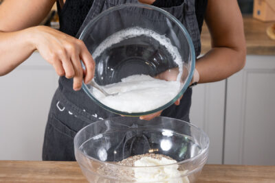 Eischnee unterheben.