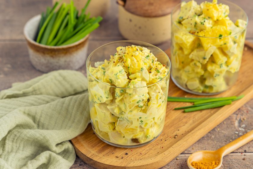 Geflügelsalat mit Ananas und Mayonnaise