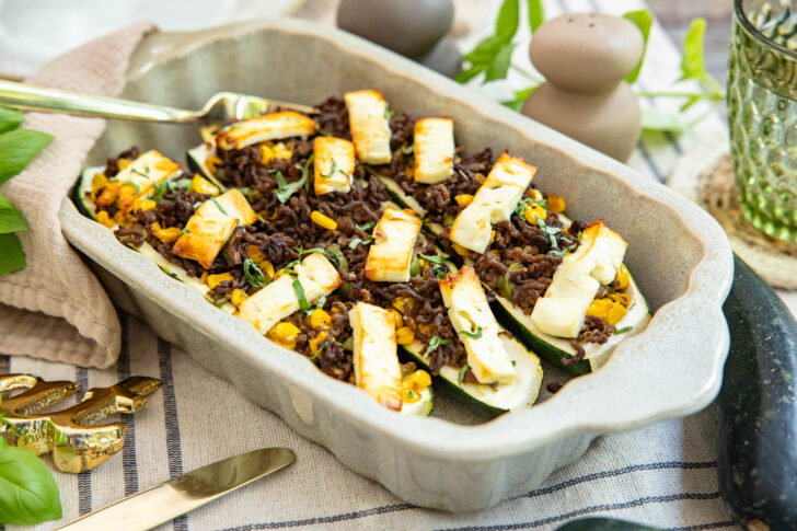 Gefüllte Zucchini mit Hackfleisch und Feta