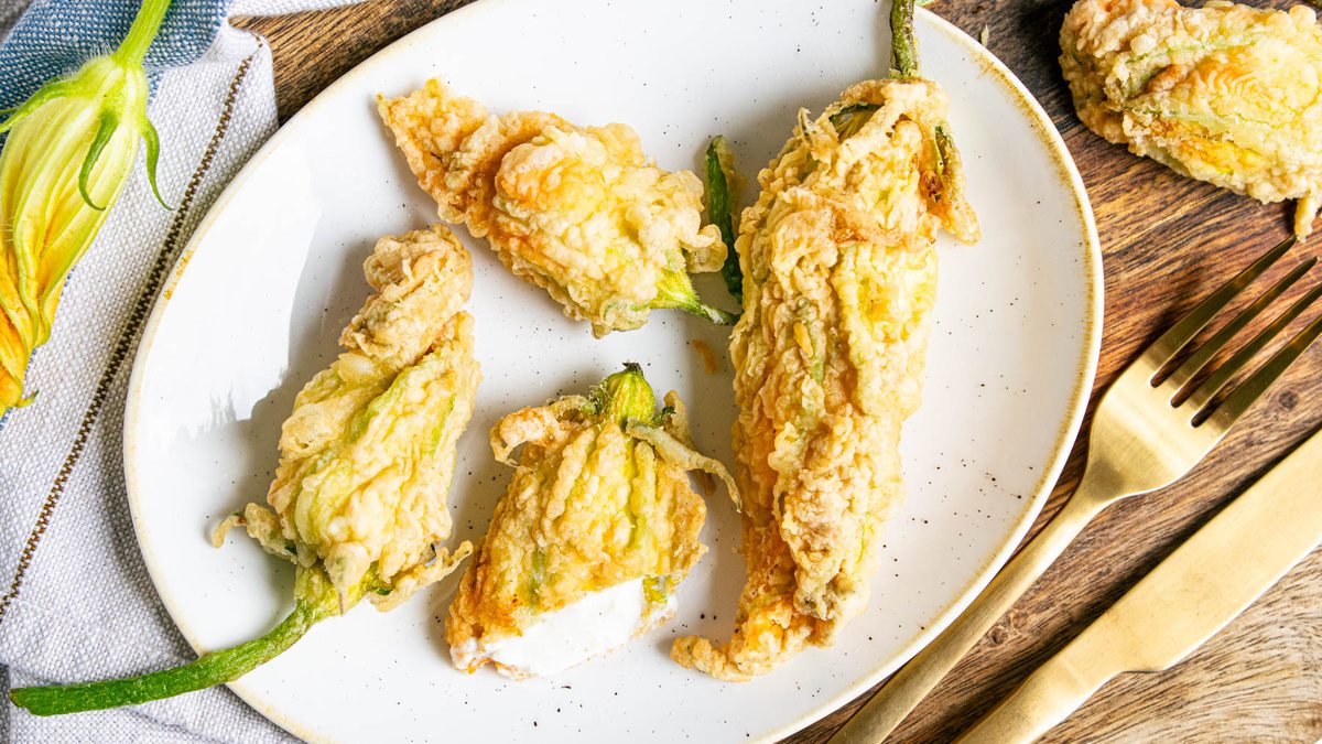 Gefüllte Zucchiniblüten