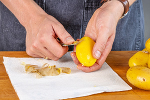 Kartoffeln pellen