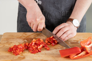 Paprika würfeln