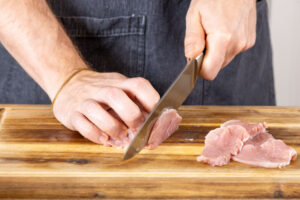 Schweinefleisch schneiden