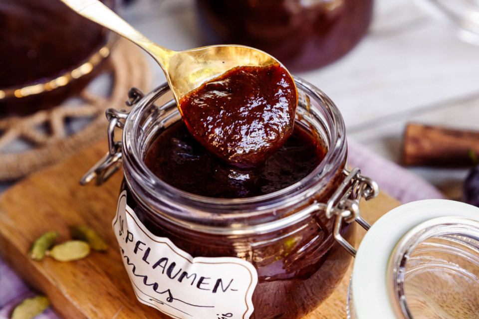 Klassische Rhabarbergrütze | Rezept - eat.de