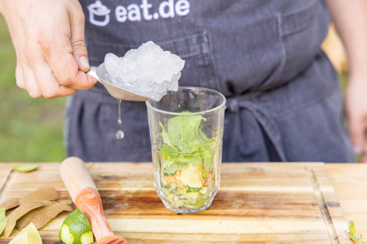 Crushed Ice dazugeben