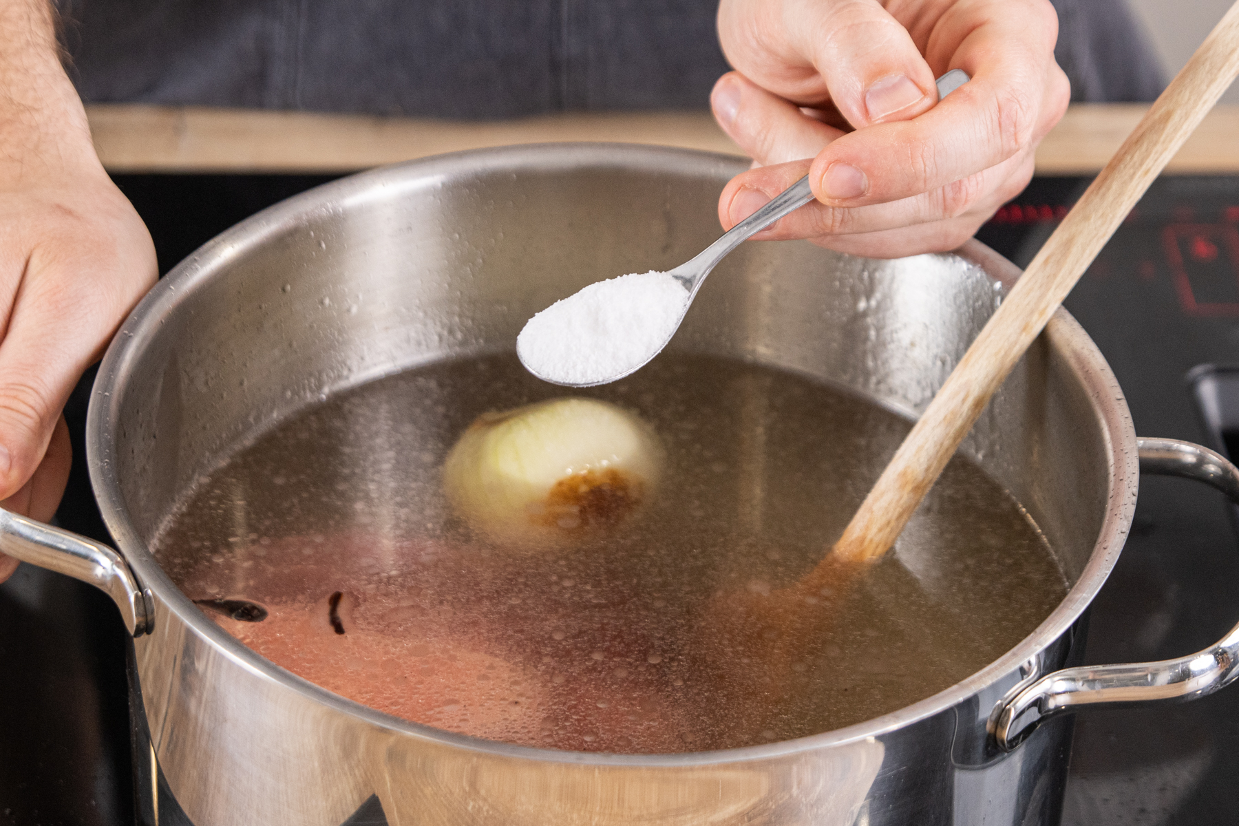Kräftige Rindfleischsuppe wie bei Oma kochen | Rezept